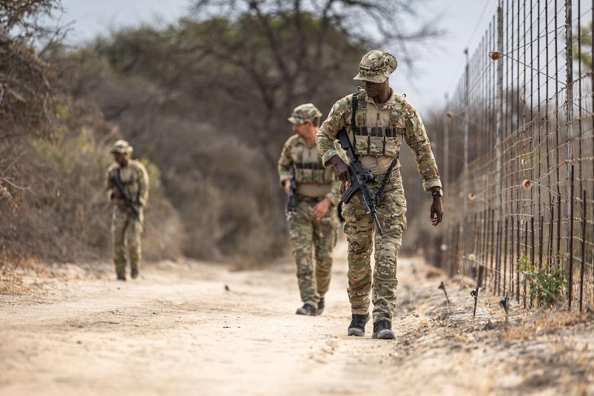 pros-guide-tracking-with-rangers-and-k9s-fence